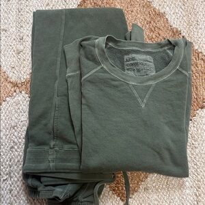 Unsubscribed Women's Green Loungewear Set